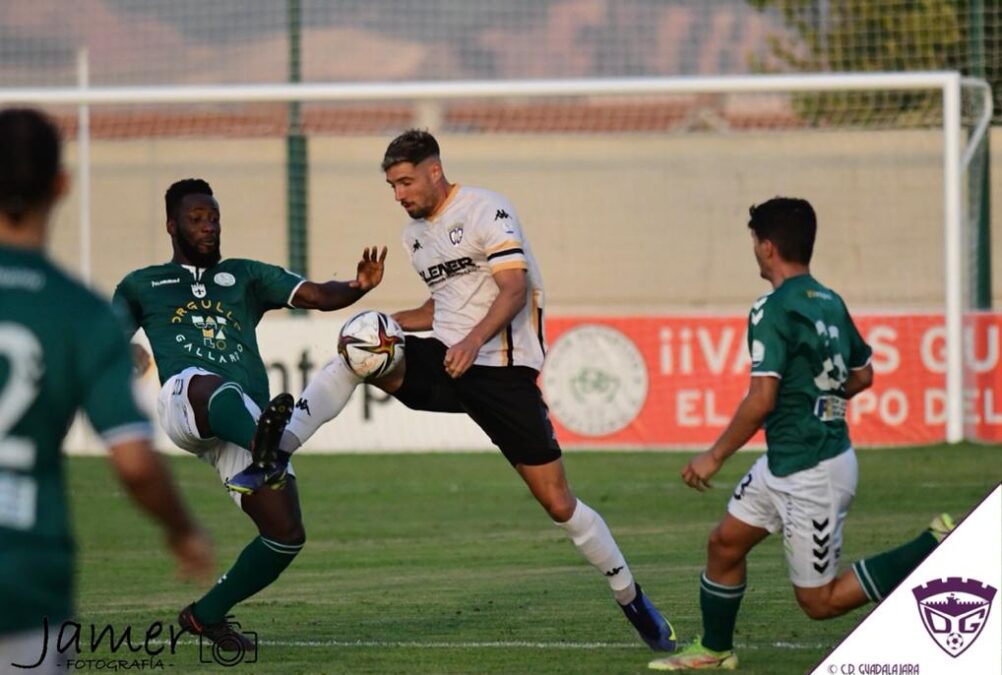 El Dépor aprieta el acelerador y se lleva el Trofeo Campiña (1-3)