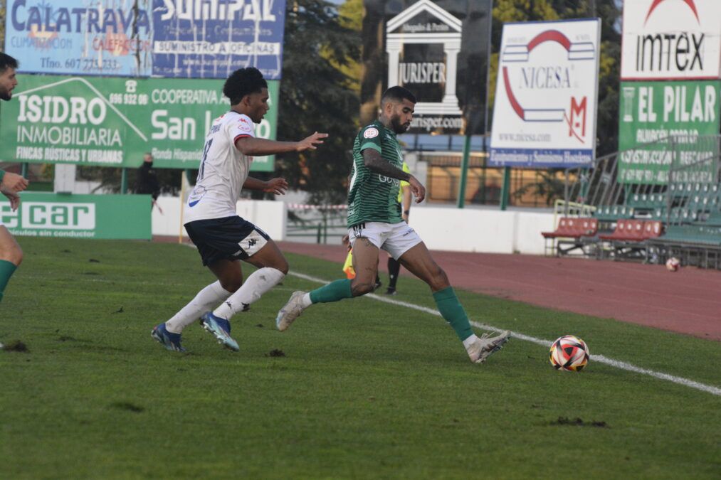 El Dépor frena su racha ante un efectivo Villanovense (2-0)