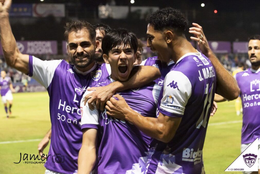 El Dépor sigue de pleno en el Escartín ganando a un rival directo (2-0)