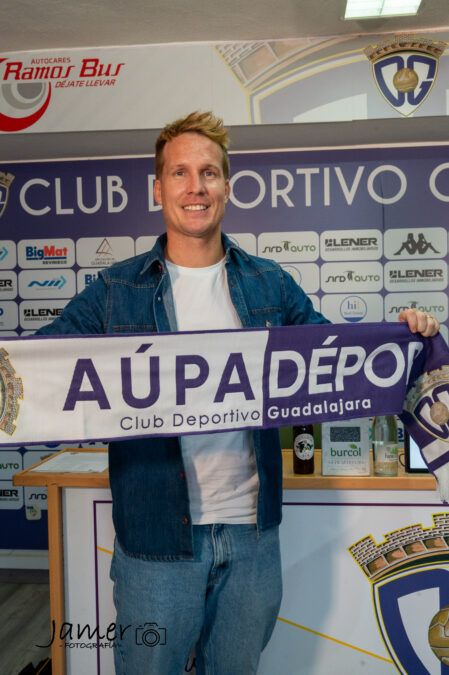 Néstor Susaeta amplía su vinculación con el Deportivo Guadalajara por una temporada más